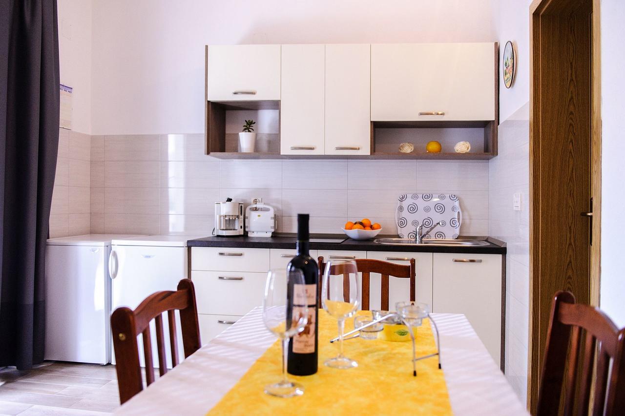 מרינה Apartments Mila מראה חיצוני תמונה