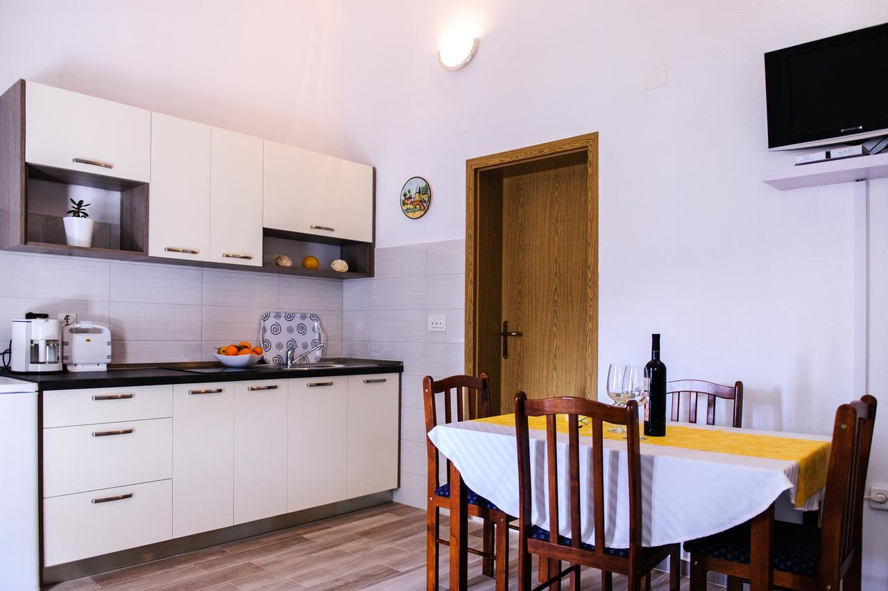 מרינה Apartments Mila מראה חיצוני תמונה
